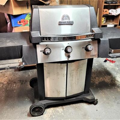 Lot #77  Natural Gas Grill - Broil King