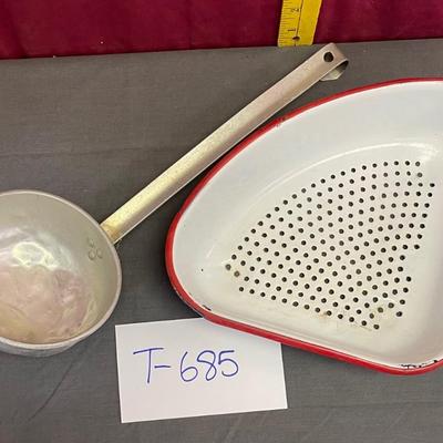 Enamel drainer and aluminum handled cup