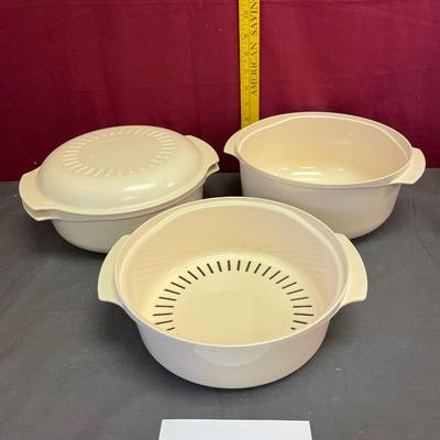 Tupperware microwave dishes