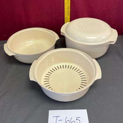 Tupperware microwave dishes