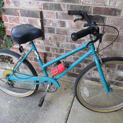 Macaw Teal Girls Bike