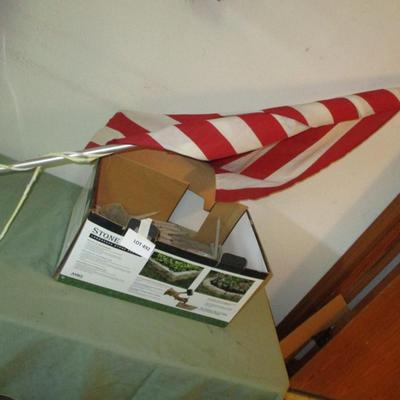 Stonedge, Flag