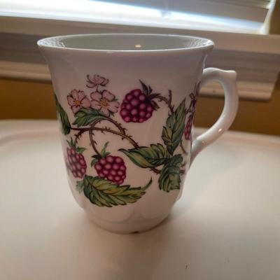 Lot of SIX Czechoslovakia Raspberry Mugs