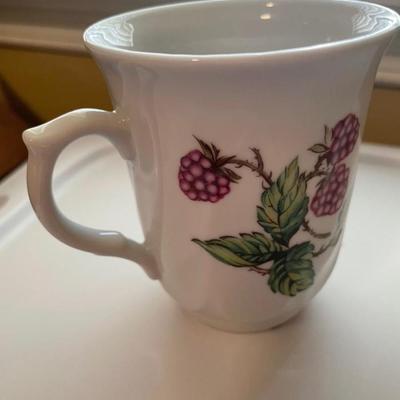Lot of SIX Czechoslovakia Raspberry Mugs