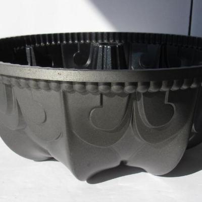 Nordic Ware Good Quality Mold, Fleur de Lis Pattern