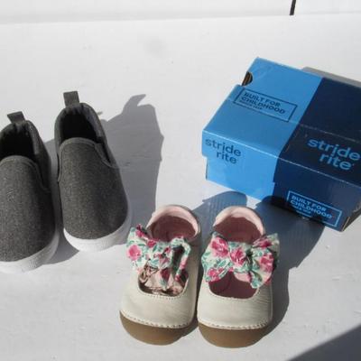 2 Pair Child's Vintage Shoes: Stride Rite Leather Uppers Size 4W and Capelli NY Size 8