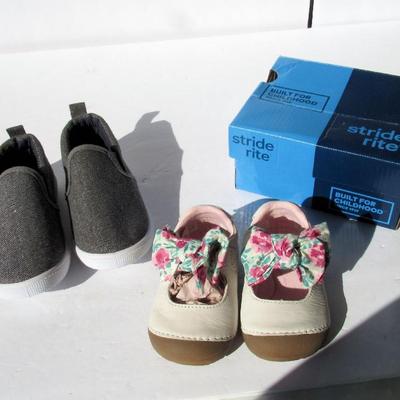 2 Pair Child's Vintage Shoes: Stride Rite Leather Uppers Size 4W and Capelli NY Size 8