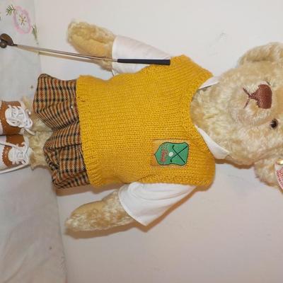 Steiff's cool teddy Bear Golfer.