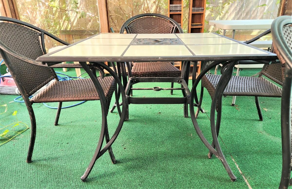 Lot 81 Patio Table & 4 Chairs