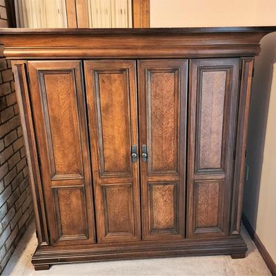 Lot #91  TV/Entertainment Cabinet