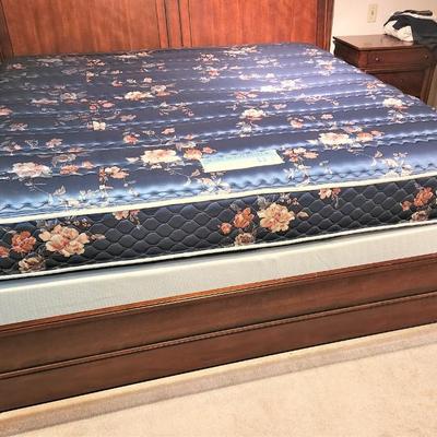 Lot #94  King Bed Set - good looking and very clean