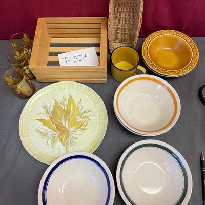 Assortment of kitchen ware
