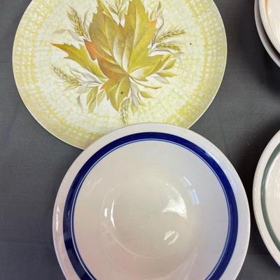 Assortment of kitchen ware