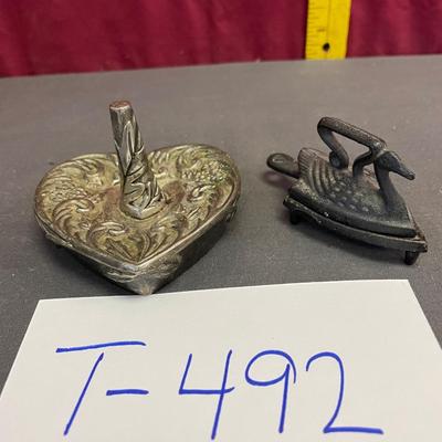 Ring holder and duck sad iron