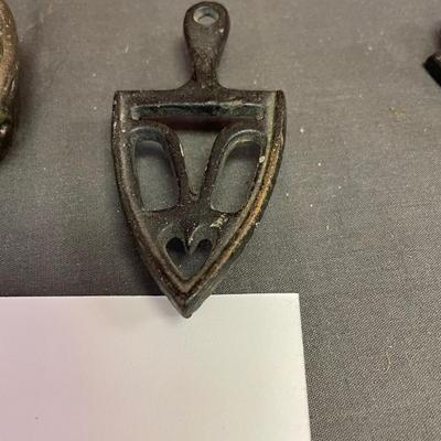 Ring holder and duck sad iron
