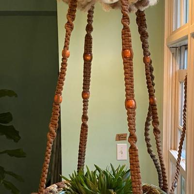 Fabulous 70s macrame hanging planter with light ! RETRO