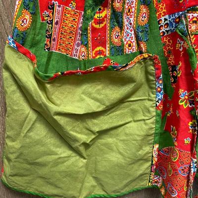 Vintage Smock Apron for crafts, cooking, painting, etc with pockets in front and ties in back