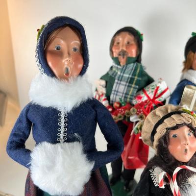 Fiver Byers' Choice caroler Figurines and dog
