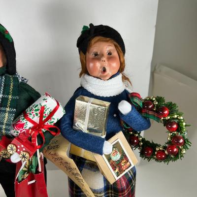 Fiver Byers' Choice caroler Figurines and dog