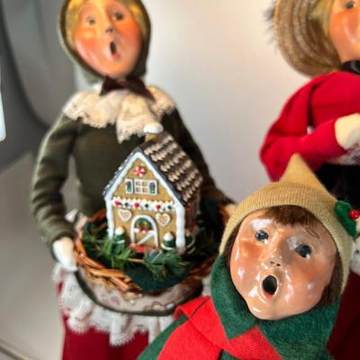 Byers's Choice 5 caroloers with drummer Boy and Gingerbread house Dog singer figurine