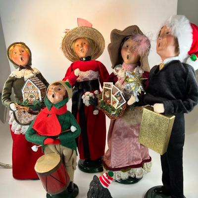 Byers's Choice 5 caroloers with drummer Boy and Gingerbread house Dog singer figurine
