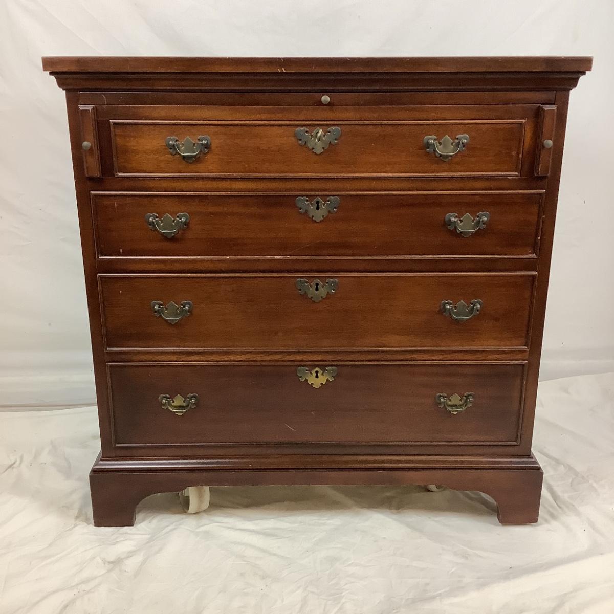 Lot 6075. Vintage Mahogany Craftique Bachelors Chest/Nightstand ...