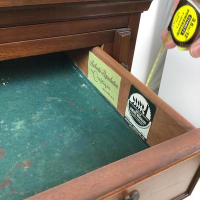 Lot 6075. Vintage Mahogany Craftique Bachelors Chest/Nightstand