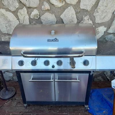 LOT 10  VERY NICE CHAR BROIL PROPANE GRILL WITH SIDE BURNER