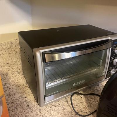 Black + Decker Countertop Oven, NIB Waffle Baker & Hamilton Beach Electric Can Opener (K-RG)