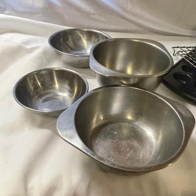 Baking Pans, Mixing Bowls, Deluxe Cookie Press, & Other Baking Supplies (K-RG)