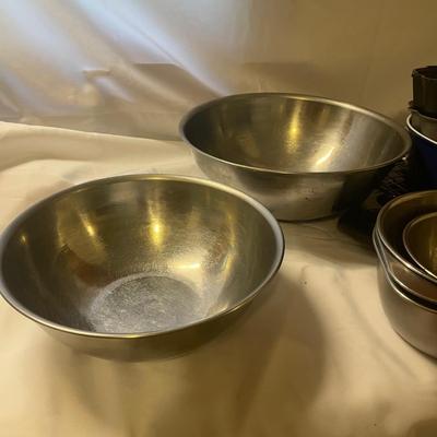 Baking Pans, Mixing Bowls, Deluxe Cookie Press, & Other Baking Supplies (K-RG)
