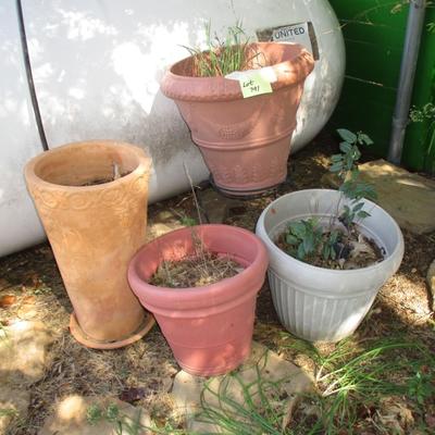 4 Plant Pots