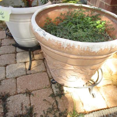 3 Plastic Flower Pots and Stands