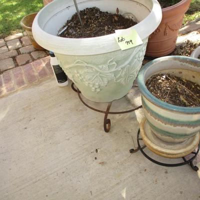 2 Flower Pots