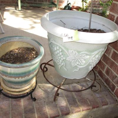 2 Flower Pots