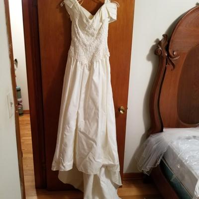 Two Vintage Wedding Dresses (B3C-JS)