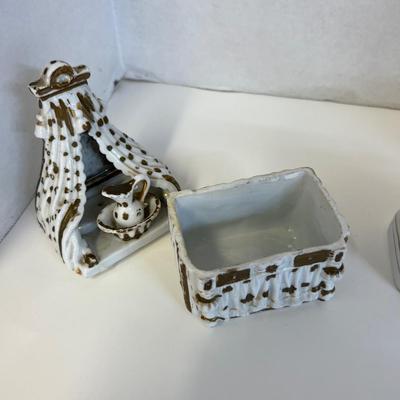 6269 Antique Ferring Box with Staffordshire Figure