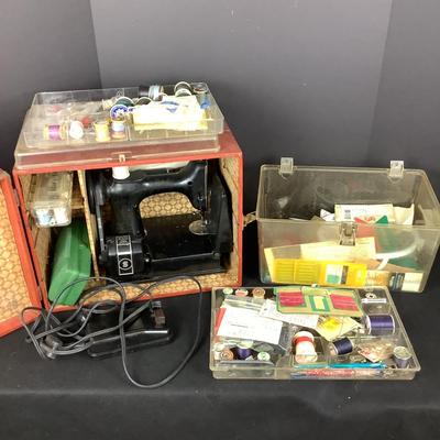 6314 Singer 221 Featherweight Sewing Machine/Singer Buttonholer/Extra Threading & Accessories