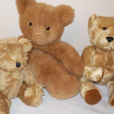 3 Stunning 8 in. Bears/ 1985 Gund and Wangs.