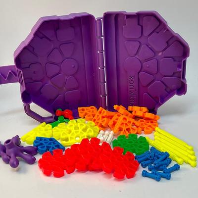 Kid KNEX purple storage box comes with it