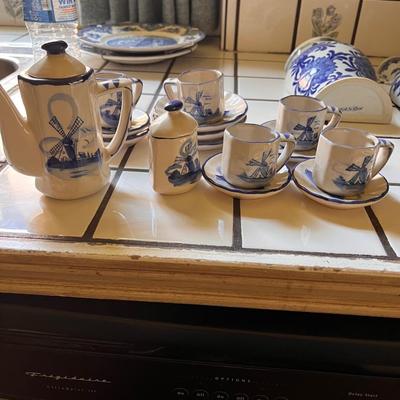 sakura Dutch tea set