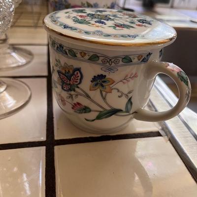 tea cup with strainer