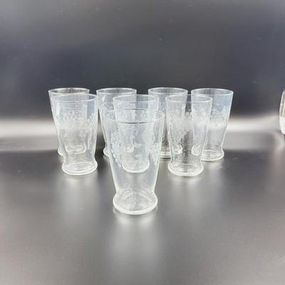 BEAUTIFUL 8pc GRAPE ETCHED DRINKING GLASSES
