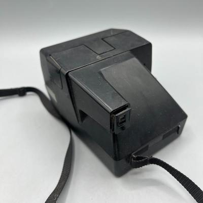Retro Polaroid Sun 600 LMS Photo Camera