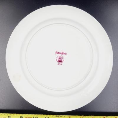 NEIMAN MARCUS DECORATIVE CHRISTMAS PLATE