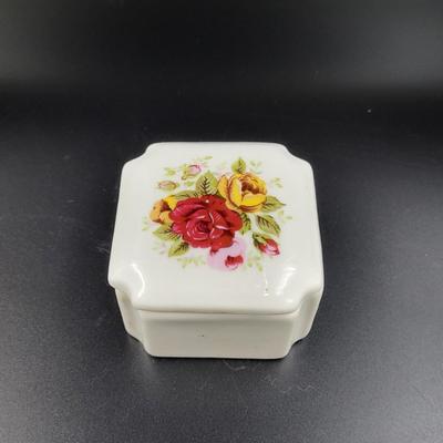 CUTE PORCELAIN TRINKET BOX