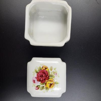 CUTE PORCELAIN TRINKET BOX