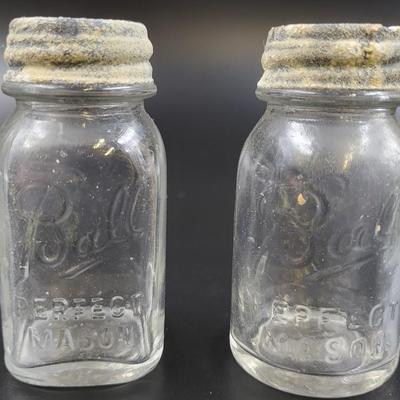 NEAT BALL SALT & PEPPER SHAKER SET