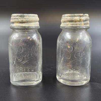 NEAT BALL SALT & PEPPER SHAKER SET