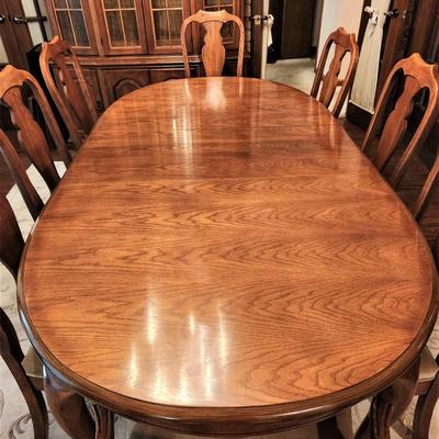 Lot #124  Burkhardt Furniture Dining Room Table - 8 Chairs